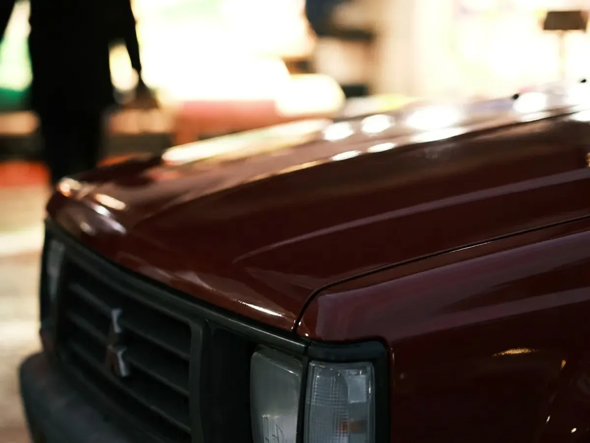 مقدمة السيارة بعد الترميم والدهان